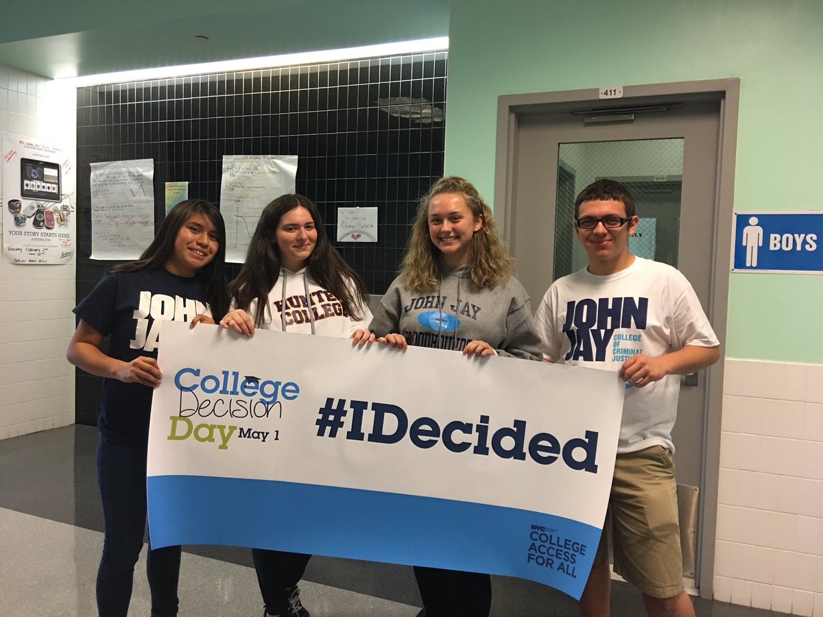 GaynorMcCownELS's tweet photo. McCown's going to college! #IDecided #BetterMakeRoom #CollegeSigningDay #CollegeAccessForAll @NYCSchools @NYCOutwardBound https://t.co/yrfx9mInuD