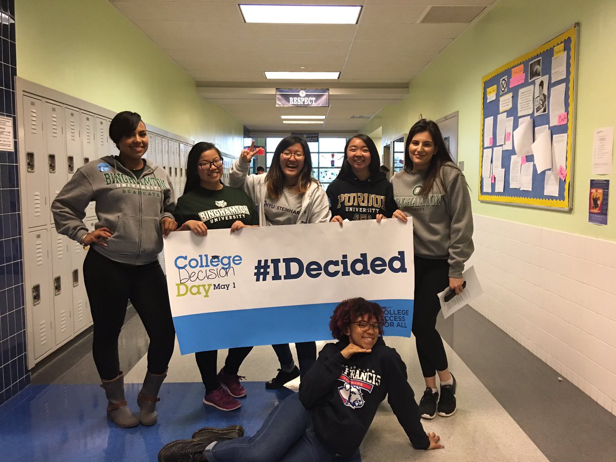 GaynorMcCownELS's tweet photo. McCown's going to college! #IDecided #BetterMakeRoom #CollegeSigningDay #CollegeAccessForAll @NYCSchools @NYCOutwardBound https://t.co/yrfx9mInuD