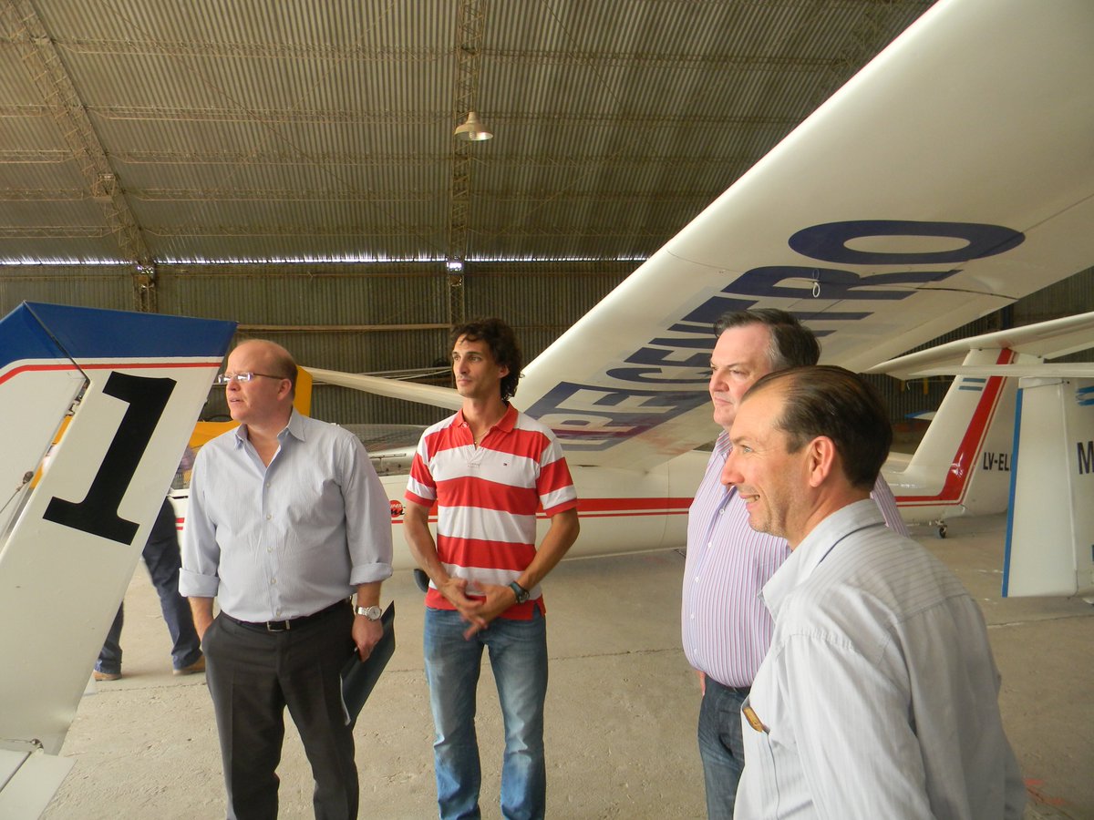 FPCySconcejales's tweet photo. Ministro @LuisContigiani se comprometió en gestionar $350.000 para la compra de un tractor para desmalezar el predio del Club de Planeadores https://t.co/N95PXStkGK