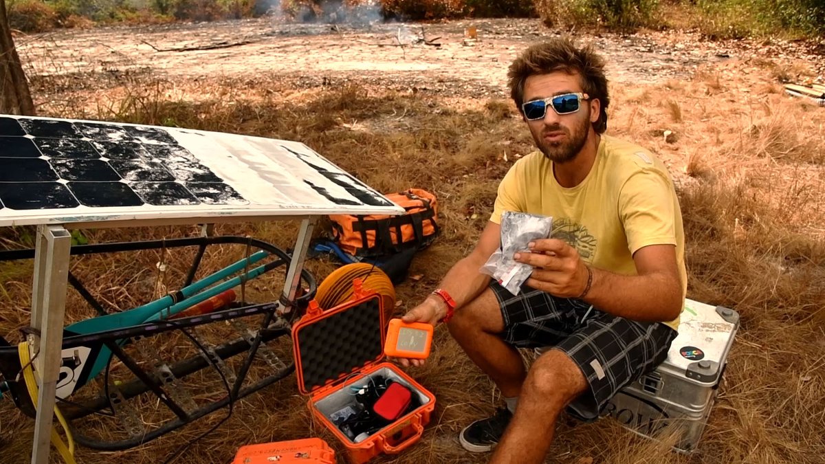lostintheswell's tweet photo. "Mon studio vidéo/photo portatif" le tuto de @RonanGladu sur #transporter, #recharger et #filmer @lostintheswell: https://t.co/8oeJNOTleT https://t.co/q4LjYDVgnb