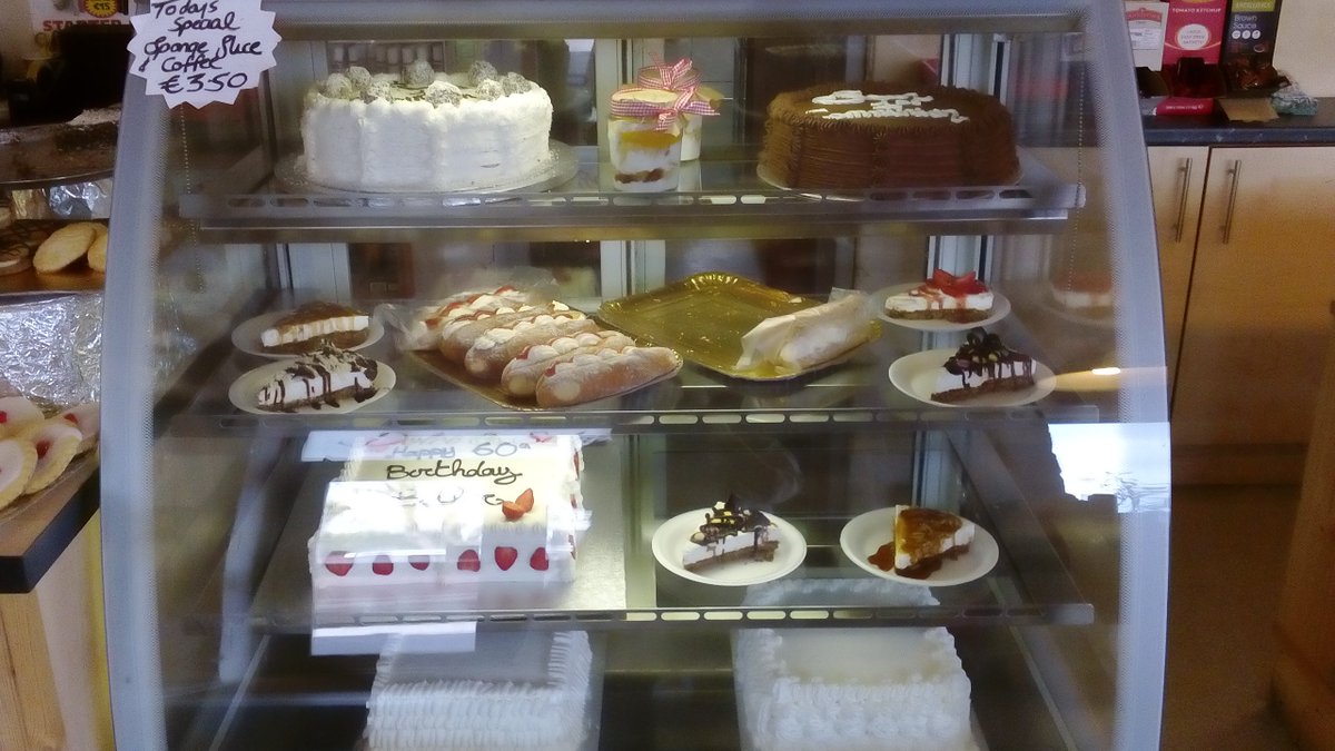 Up up!! 🎂🍴Fruit cream or chocolate? we love both! 😮