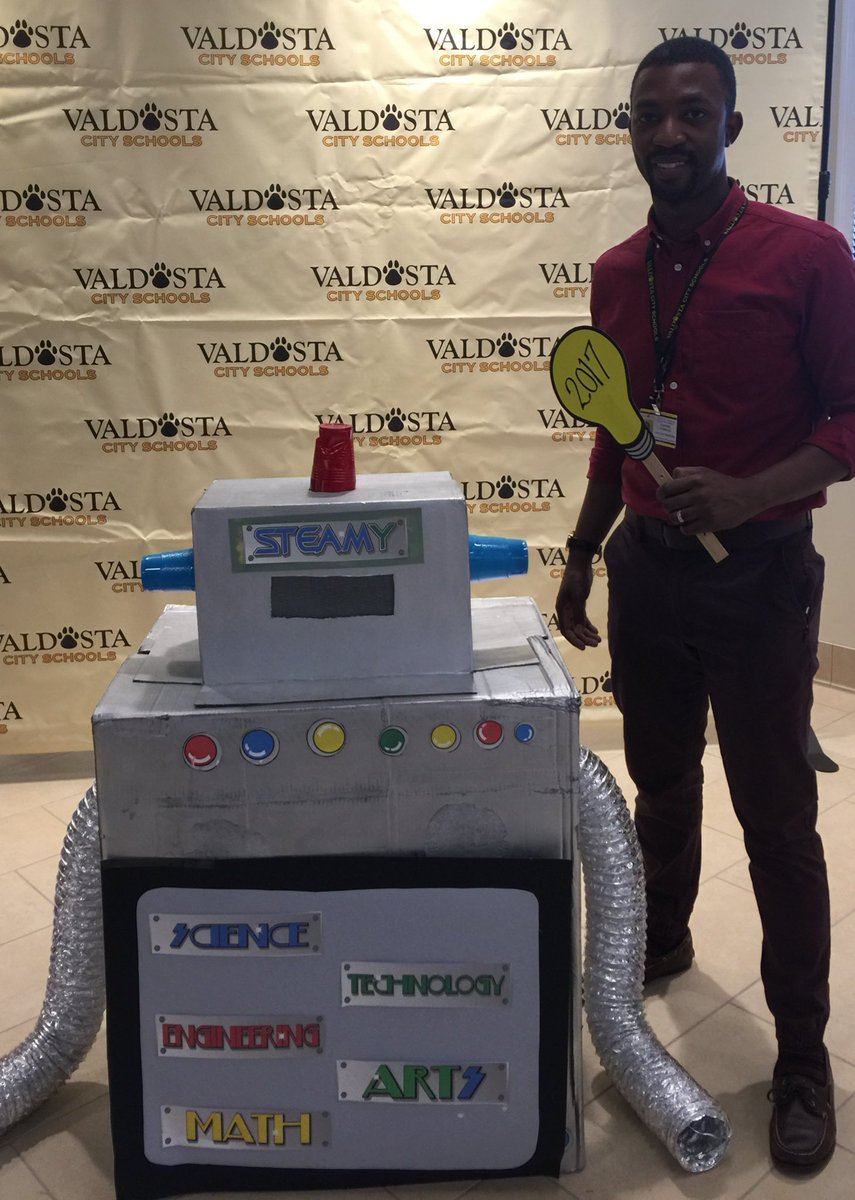 VCSTeachLearn's tweet photo. Having fun at 2017 VCS STEAM Day @ VSU!!
#VCSSTEAM #VSU https://t.co/5J0p4Rkccw