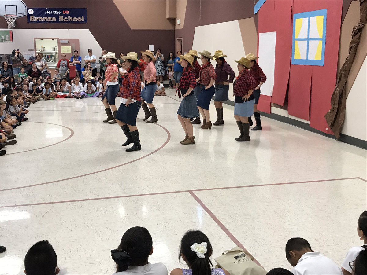dixie_sun's tweet image. Teachers start off Cinco de Mayo @dixie_sun dancing. #modelingskills