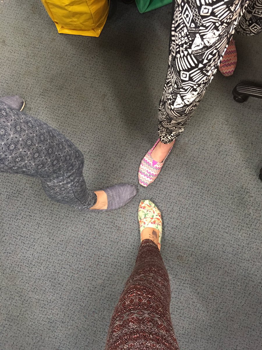 gateslibraries's tweet photo. It's #jazzylegs day in #libraryland #allthecolours #allthepatterns https://t.co/lM7Gi8ipu1