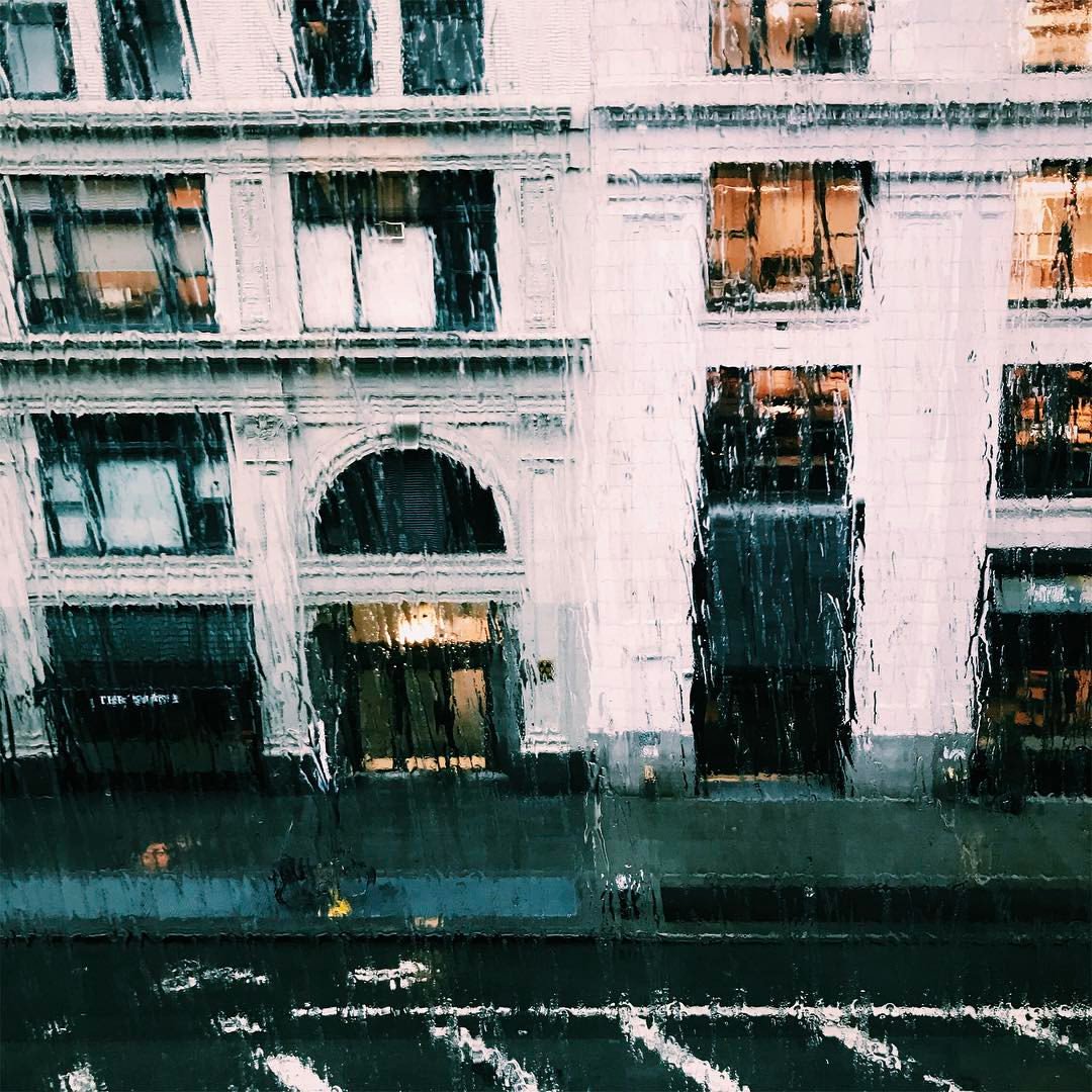 picturemotion__'s tweet photo. Today's goals: avoid the NYC rain, reach inbox zero, and watch an inspiring documentary! Have any recommendations for us? #PictureMotion https://t.co/VLURhnsxJf