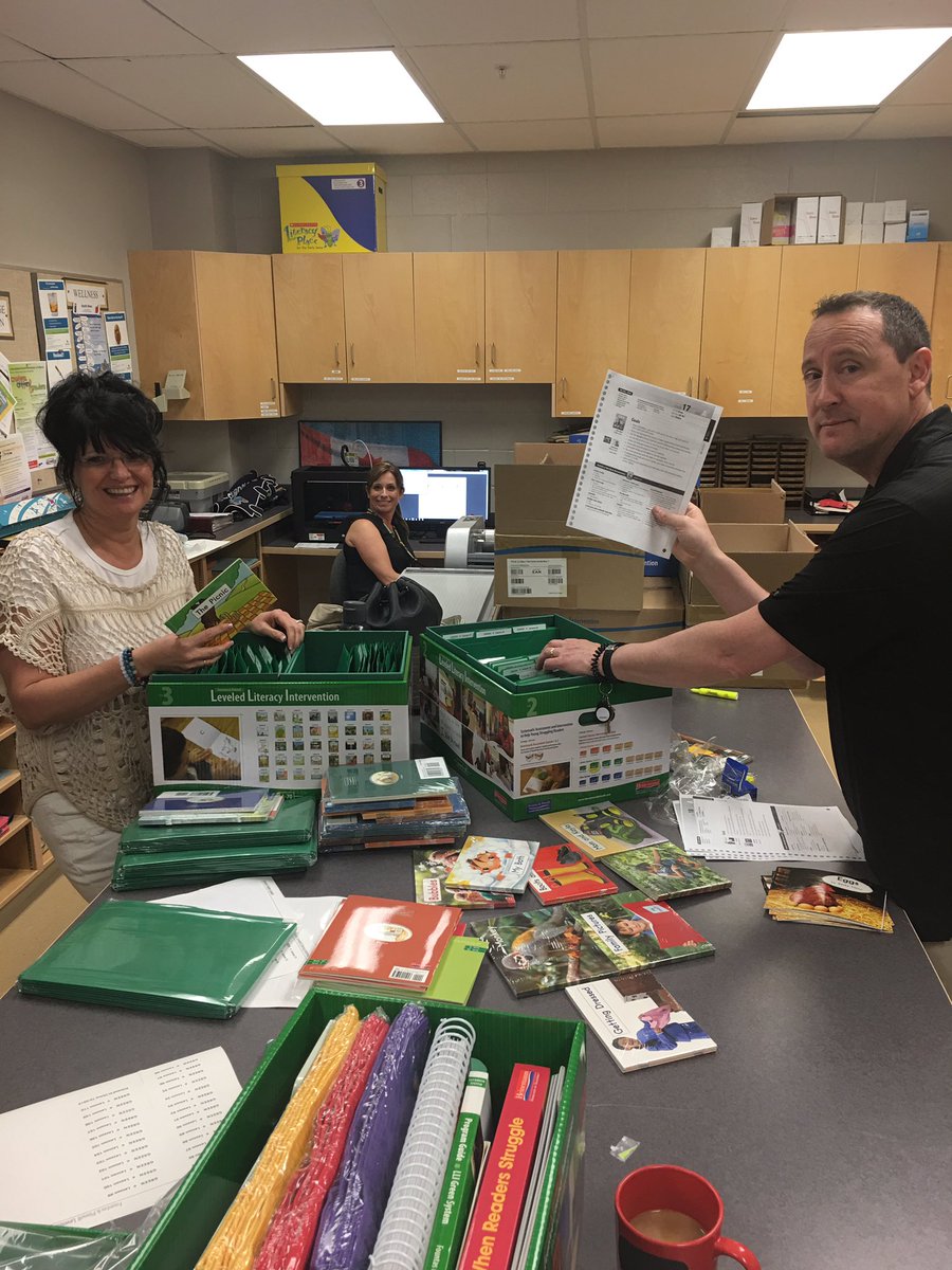 MaricaMcWhinnie's tweet image. Teachers working together to organize LLI Resources @TerraceRidgeSch #LeveledLiteracyIntervention Thank you for all the support @WCPS72 !!