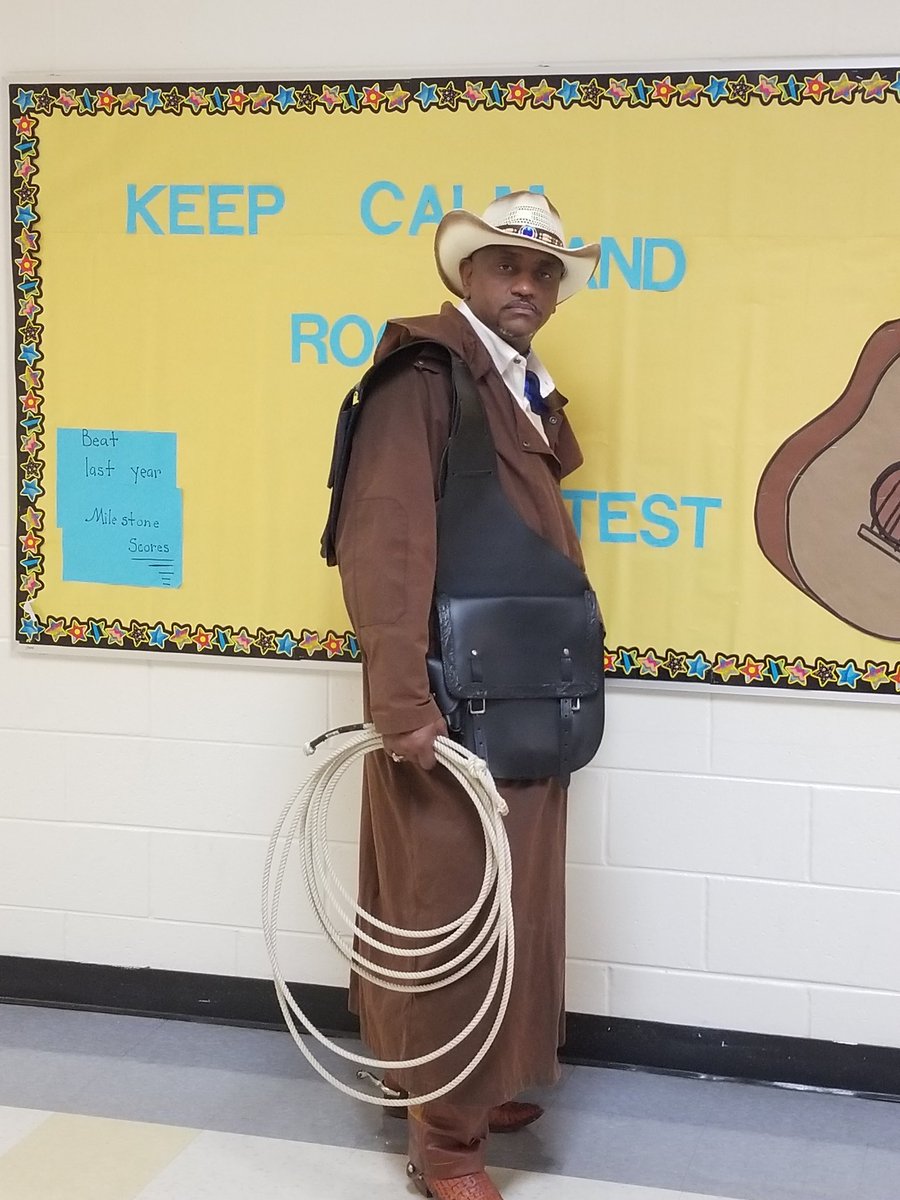 Feldwood Kindergarten  round up <a href="/FeldwoodES/">Feldwood Elementary School</a> #you bring them in we educate them.