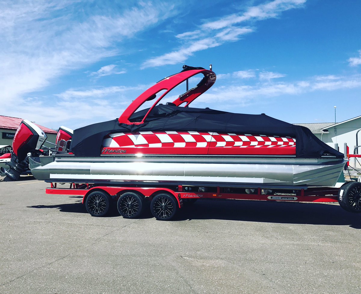 ManitouPontoons's tweet photo. This is the definition of a custom package. #hotboat #BoatMichigan https://t.co/vWsRUS6EPj