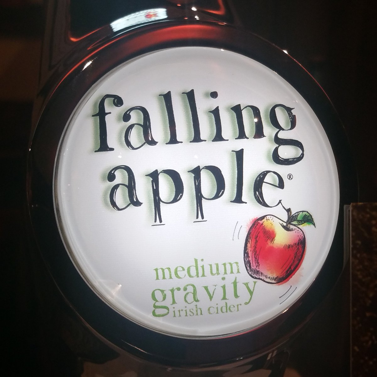 Falling_Apple's tweet photo. Looking for some real Irish #CraftCider? Then get yourself down to @DarkeyKellys for some #FallingApple. #realcider #irishcider https://t.co/7ZCZdpdtdI