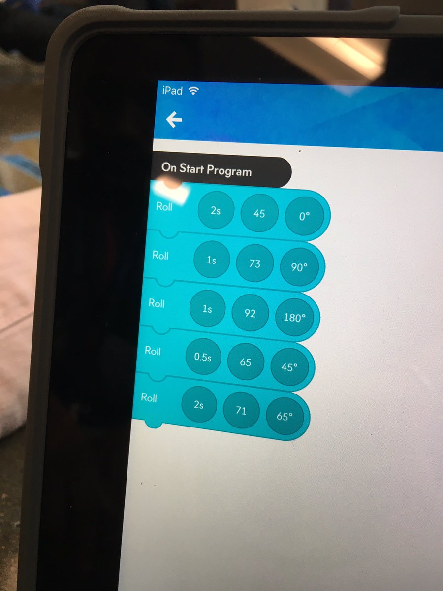 Vose_BSD's tweet photo. Spheros with Mrs. Fong's 5th grade class! @bsdfutureready @melissa_holz @directoragalvan @SpheroEdu #sprklightninglab https://t.co/ilaw0FCbfB