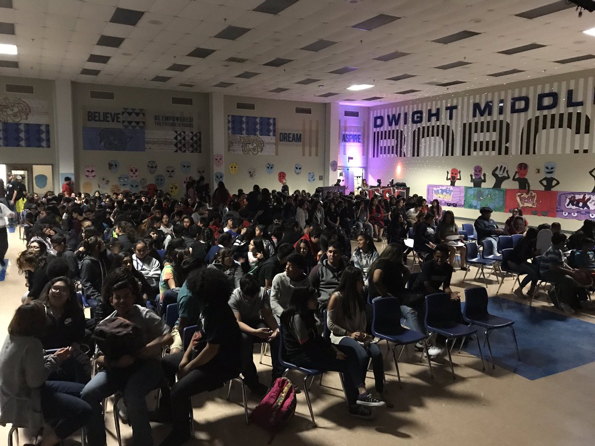 SSAISDDwightMS's tweet photo. #DwightStrong #DMSStudentsFirst Our STAARMANIA Pep Rally! Let's go Bobcats! Let's go! πΎ https://t.co/Mh9Gzm2Nvd
