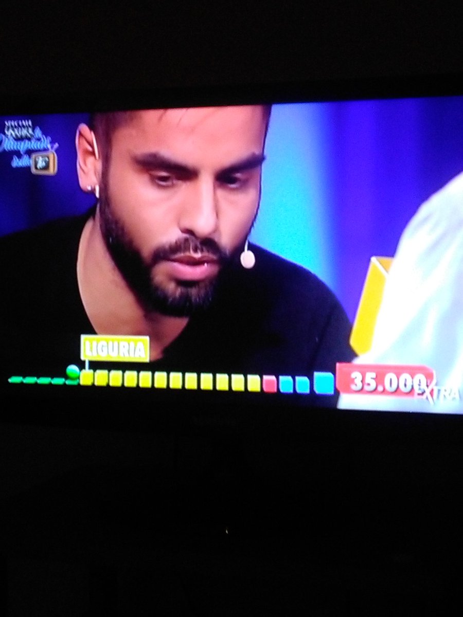 annamengi84's tweet photo. ODDIOOOOO CHE BONO...LA BELLEZZA DI MARIO AD AVANTI UN ALTRO ERA PAZZESCA 🔥🔥🔥#olimpiadidellatv #clario https://t.co/bN2oD9lHcl