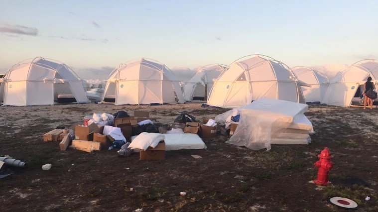 CraigCraigMusic's tweet photo. A few friends sent me so many pics from Fyre...shit did NOT look lit lol https://t.co/XsrbwpEN7a
