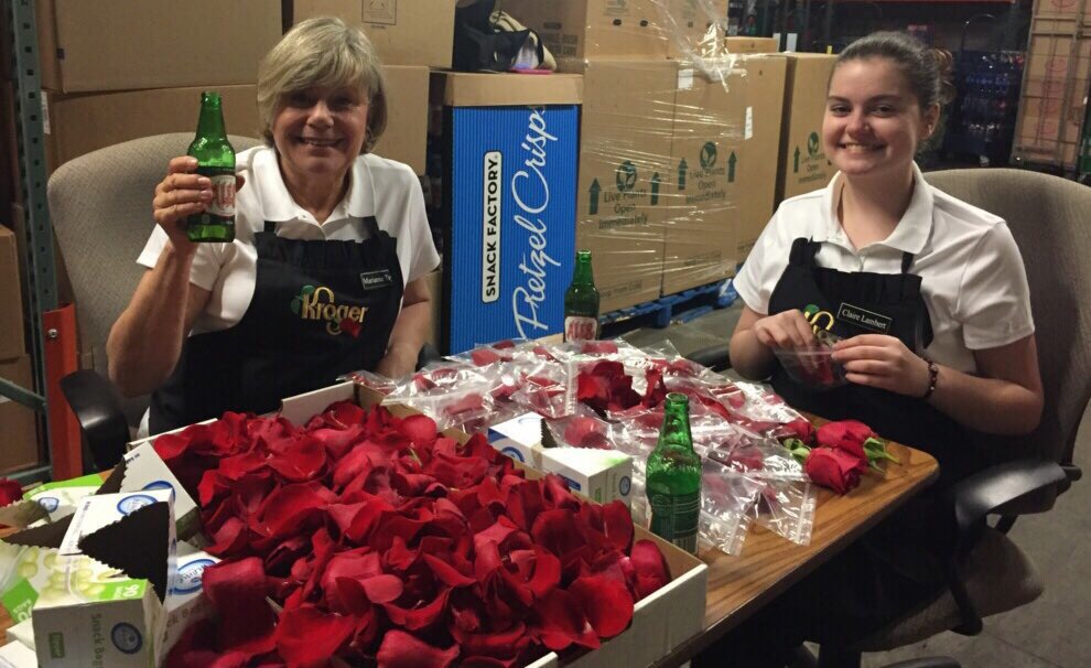 Ale8One's tweet photo. Behind the Scenes @Kroger Crafting the #GarlandOfRoses  #MiddletownKroger while drinking #TheFanFavorite #Ale8 https://t.co/wz4d6VkxL5