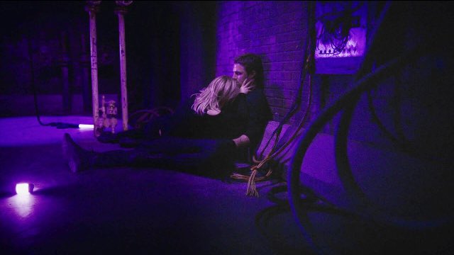 thebestofarrow's tweet photo. "hold on, i still want you, come back, i still need you..." https://t.co/TtCy6DUAds