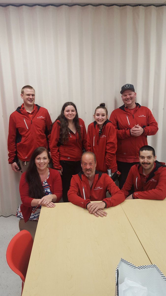 Recognizing 1098 Grocery  team w/ some Brand Grocery Team Jackets <a href="/ktmhill01/">katie russo</a> @mz_kerri_suda <a href="/RLB_325/">🚀 SpaceKnight89</a> @michaelsfish1