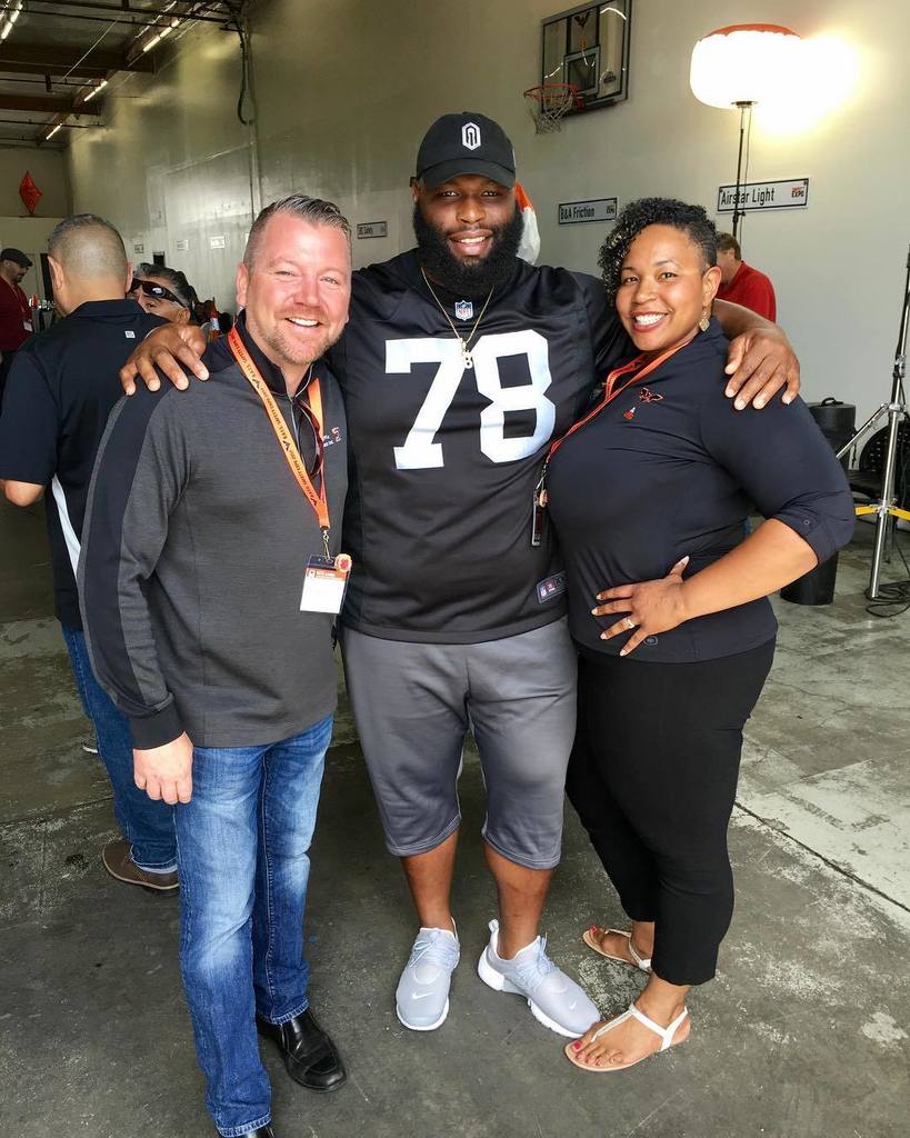 CreativeJanelle's tweet photo. With @jelly_thadon at our Company Safety Expo. Love my job 😊 #createwithje #expo #experience #justinellis #batssaf… https://t.co/PkQcvu8lJE https://t.co/M6ikW1xFAN