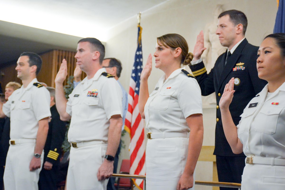 vcomvirginia's tweet photo. Congrats to the members of VCOM '17 who were promoted during our Military Promotion Ceremony today! #VCOMgrad https://t.co/DBtwPNDEs7