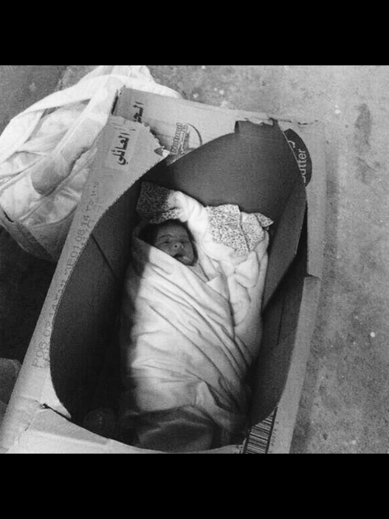 _Malabdullah's tweet photo. "لستُ لقيطاً" !
أنا الحب الذي تخلى عنه عشيقااااااان💬💤... https://t.co/joF7xoZV3r