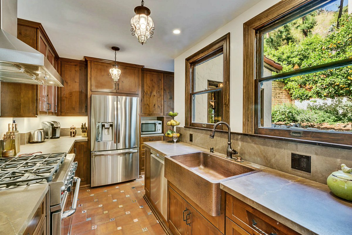 BR_Kitchen_Bath's tweet photo. New custom kitchen remodel designed by Bradco &amp; installed by @BR_Kitchen_Bath in Los Angeles is stunning. #kitcheninspiration #kitchendesign https://t.co/U3jCGT7iNh