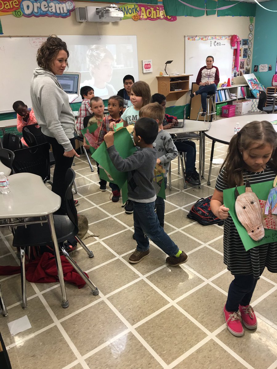 "Parade of Horses" at <a href="/bgdishman/">Michael Wix</a> this afternoon! We are ready for the Derby tomorrow! 🌹🐎
 <a href="/BGISDgaryfields/">Gary Fields</a> <a href="/BGISD/">Bowling Green Independent Schools</a>