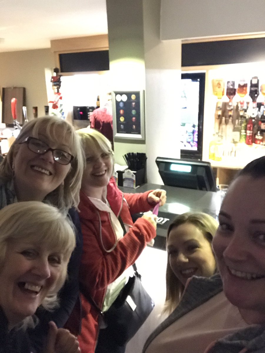 dawnbaines1's tweet photo. Drinkies with the girlies 💃🏻🌊🏕🌲🎉👯 #fallbarrow https://t.co/b3EBhNw6kd