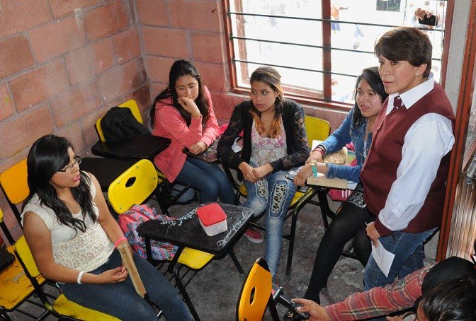 Incurre Delfina en delito electoral; hace campaña en preparatoria eloctavomandamiento.wordpress.com/2017/05/05/inc…