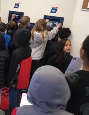 CGgrade2's tweet image. 2nd Grade sharing kindness with 11th Hour, soldiers, and seniors!  @CenterGroveES @MsDungan