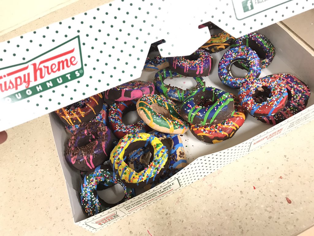 msmoore_art's tweet photo. Trickin' the staff during #TeacherAppreciationWeek with #1stGrade #clay #donuts, aka faux-nuts 😂
#createmooreart @FairfieldPLSD @PLSD https://t.co/OC49MyrWGa