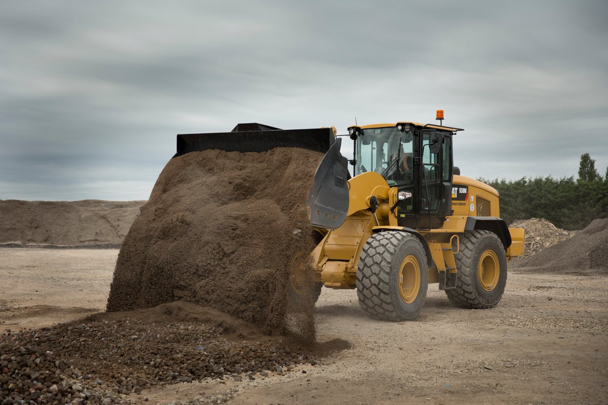 Quinn_Cat's tweet image. Take a load off, the weekend is here! #quinncat #caterpillar #builtforit