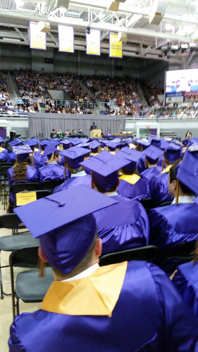 ECUCOB's tweet photo. Congratulations #ECUCOB 2017 Graduates. We wish you the best! Now, #CaptureYourHorizon future leaders! #ECU17 https://t.co/Kdz2oNNZVx