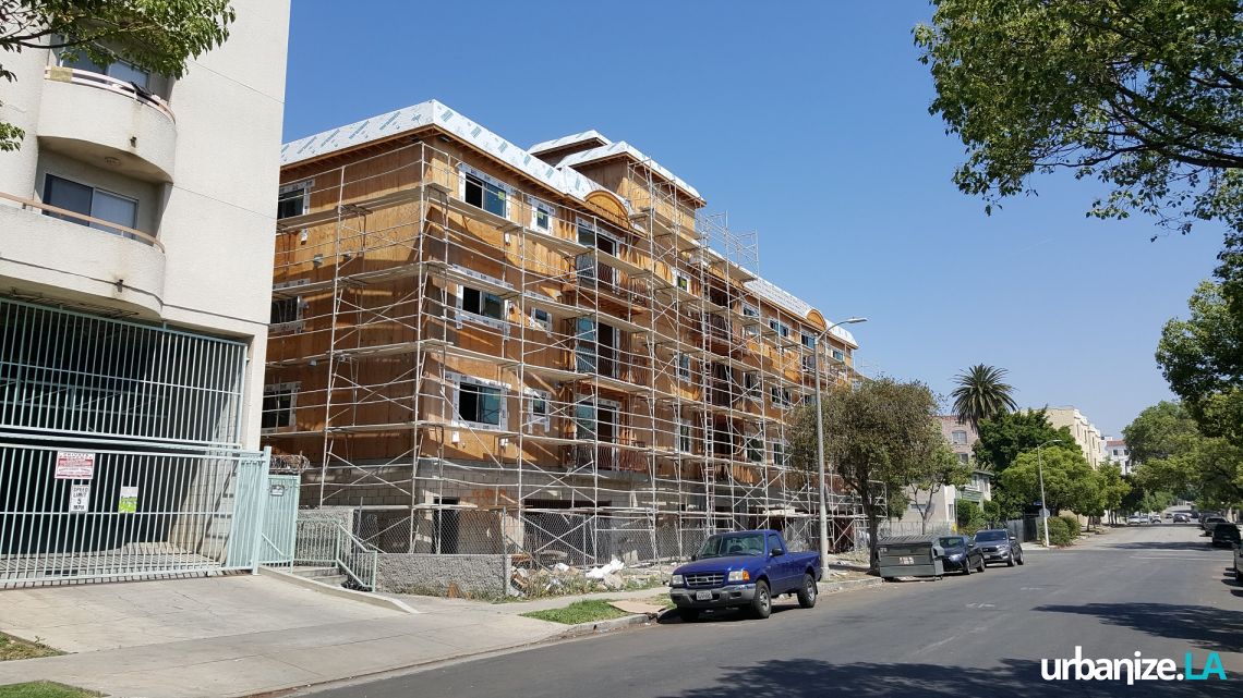 UrbanizeLA's tweet photo. Four-story, 21-unit apartment building shapes up in #Koreatown https://t.co/a3AnpdG4Tl