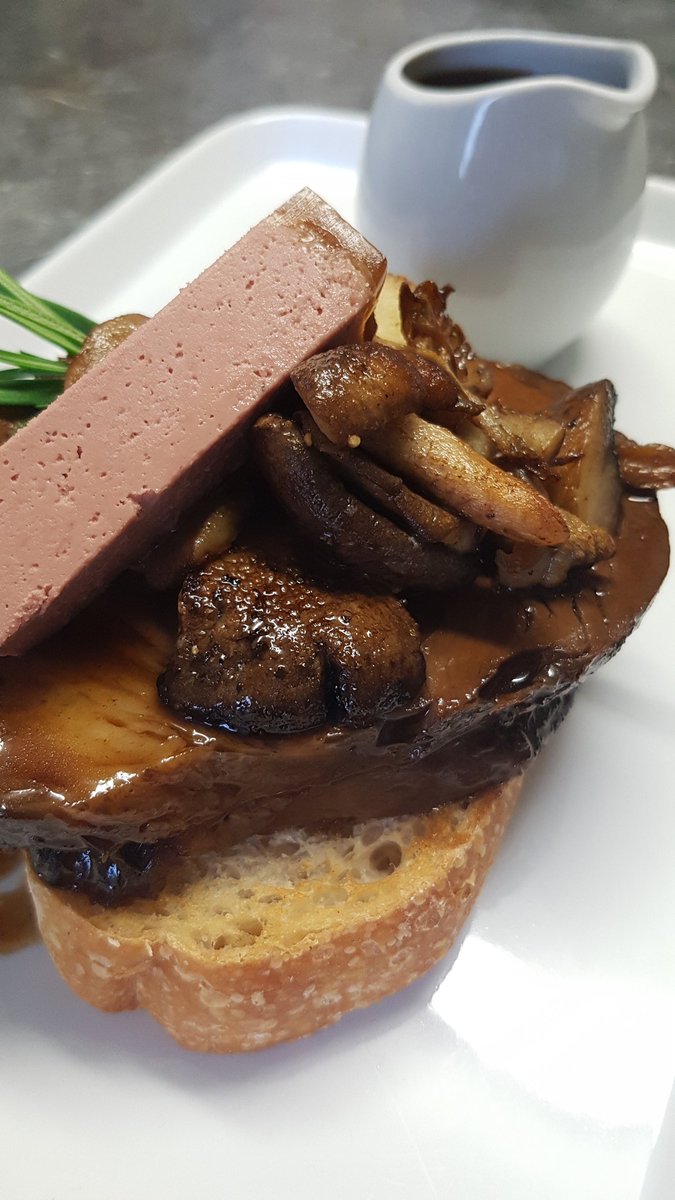 IanProudman's tweet photo. Braised brisket, wild mushrooms, pate, sourdough, Madeira jus @Celandines1 @Bonnersbutchers https://t.co/gA6GbYZ49Q