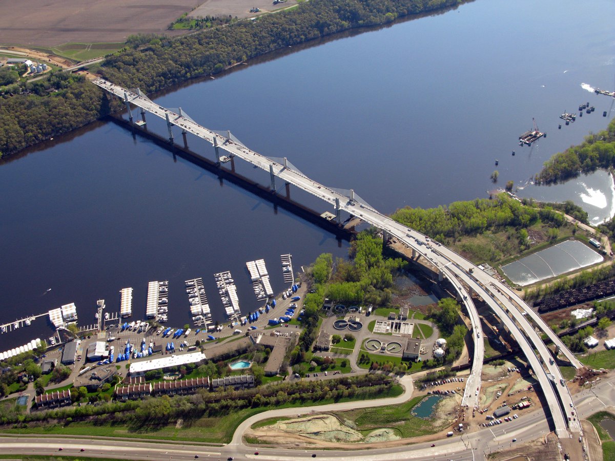 stcroixcrossing's tweet photo. Beautiful view of the bridge this morning, looking east toward Wisconsin. https://t.co/znwjKtk4pj