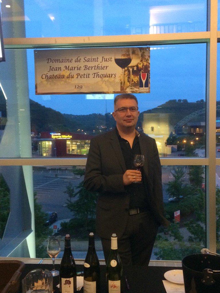 ViNoBliss's tweet photo. Great seeing so many #wine enthusiasts last night at the #pittsburghwinefestival ! @PAWineSpirits. https://t.co/1NqkfZWjD3