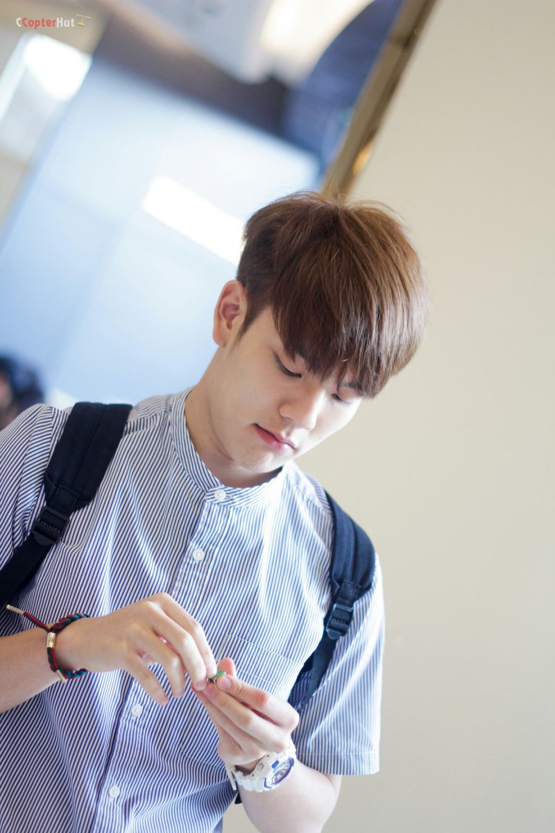 CCopterHut's tweet photo. เมื่อตอนสายๆเห็นบ่นว่าอยากกิน ตอนนี้ได้กินแล้ว คอปเตอร์บอกว่าอร่อยดีฮะชอบๆ 🍫
@CTR2DAB 
#ใหญ่ลักยิ้มยักไหล่2017 https://t.co/9UMhV5beAA