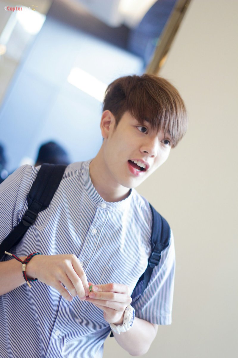 CCopterHut's tweet photo. เมื่อตอนสายๆเห็นบ่นว่าอยากกิน ตอนนี้ได้กินแล้ว คอปเตอร์บอกว่าอร่อยดีฮะชอบๆ 🍫
@CTR2DAB 
#ใหญ่ลักยิ้มยักไหล่2017 https://t.co/9UMhV5beAA