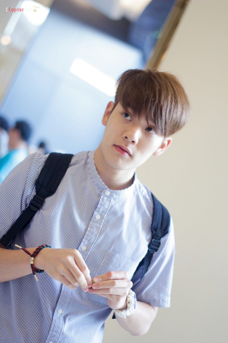 CCopterHut's tweet photo. เมื่อตอนสายๆเห็นบ่นว่าอยากกิน ตอนนี้ได้กินแล้ว คอปเตอร์บอกว่าอร่อยดีฮะชอบๆ 🍫
@CTR2DAB 
#ใหญ่ลักยิ้มยักไหล่2017 https://t.co/9UMhV5beAA
