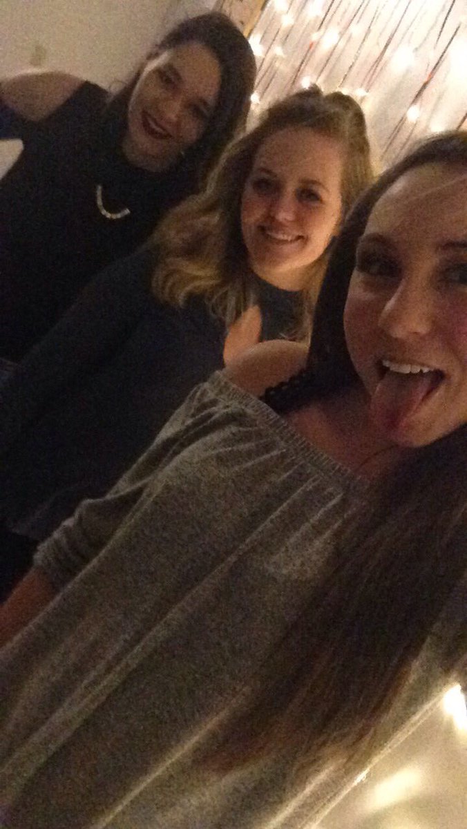 caseyrock11's tweet photo. Happy 20th birthday @jordanmoyer97 🎊 https://t.co/kGchidkghk