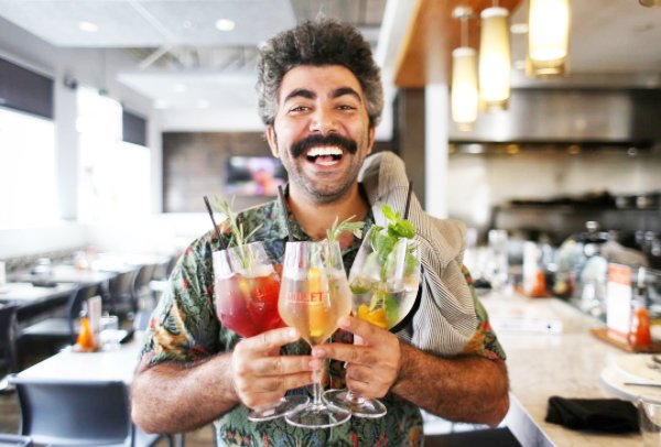 Happy #CincoDeMayo! Bring your amigos over to Michael's for some drinks and good eats.