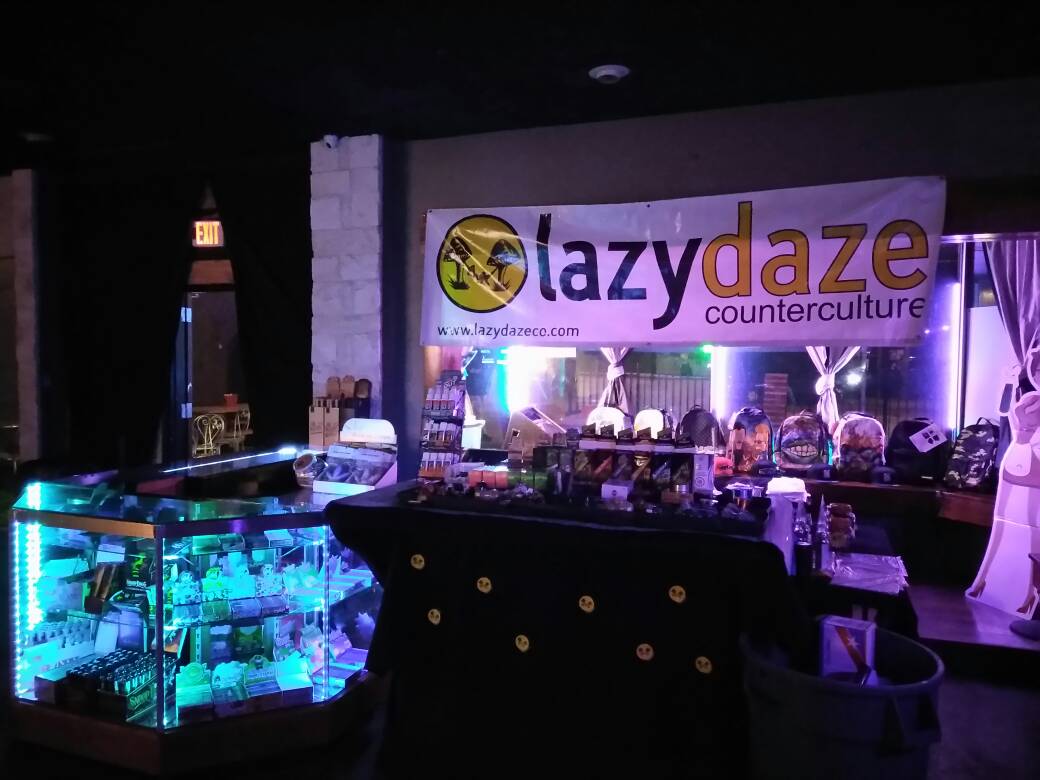 theGravityPipe's tweet photo. The Lazydaze pop-up shop Downtown 7th St. #Austin #disrupt #cbd #franchise Scratchouse #nextlevel #rawthentic #rawstore Full store soon! https://t.co/6fa9oBgshq