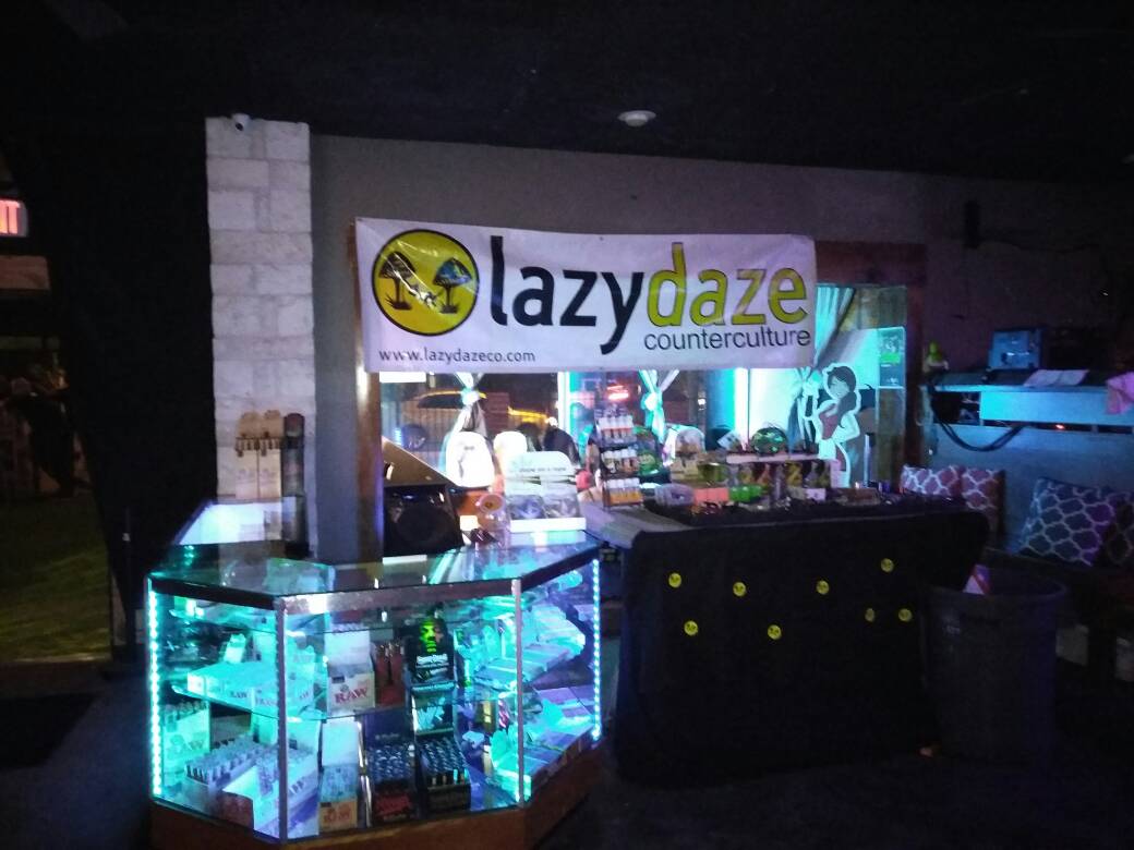 theGravityPipe's tweet photo. The Lazydaze pop-up shop Downtown 7th St. #Austin #disrupt #cbd #franchise Scratchouse #nextlevel #rawthentic #rawstore Full store soon! https://t.co/6fa9oBgshq