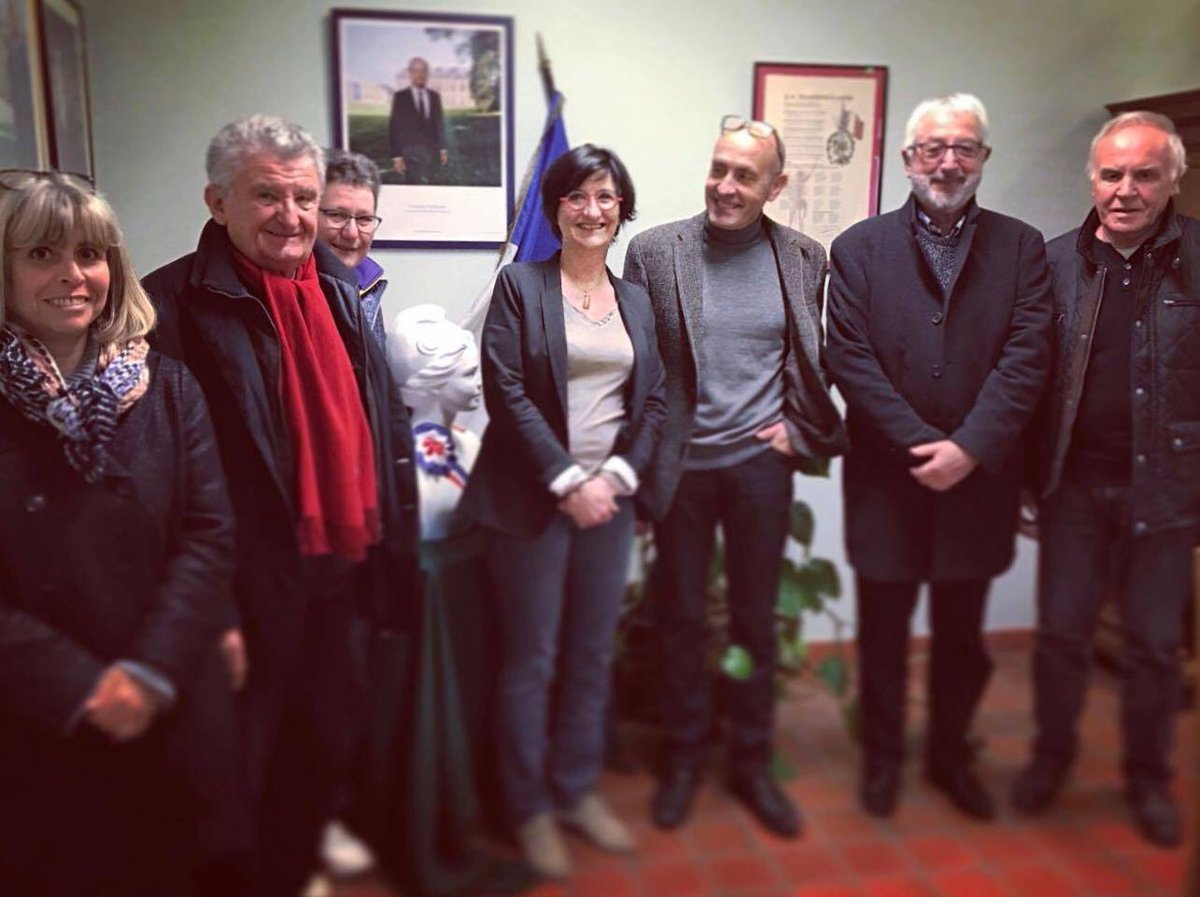 SylvieMaisonnet's tweet photo. Échanges constructifs avec les maires de #Beauregard, #Vertaizon, #Espirat et #Bouzel, ainsi que leurs adjoints https://t.co/1kvUfMWwOn