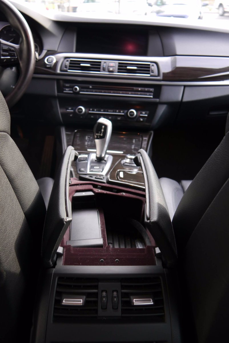 Stand_NagaAuto's tweet photo. @BMW @Stand_NagaAuto #bmw520 #extras #interiordesign #luxury 🚙 https://t.co/aAVCb7tI9L