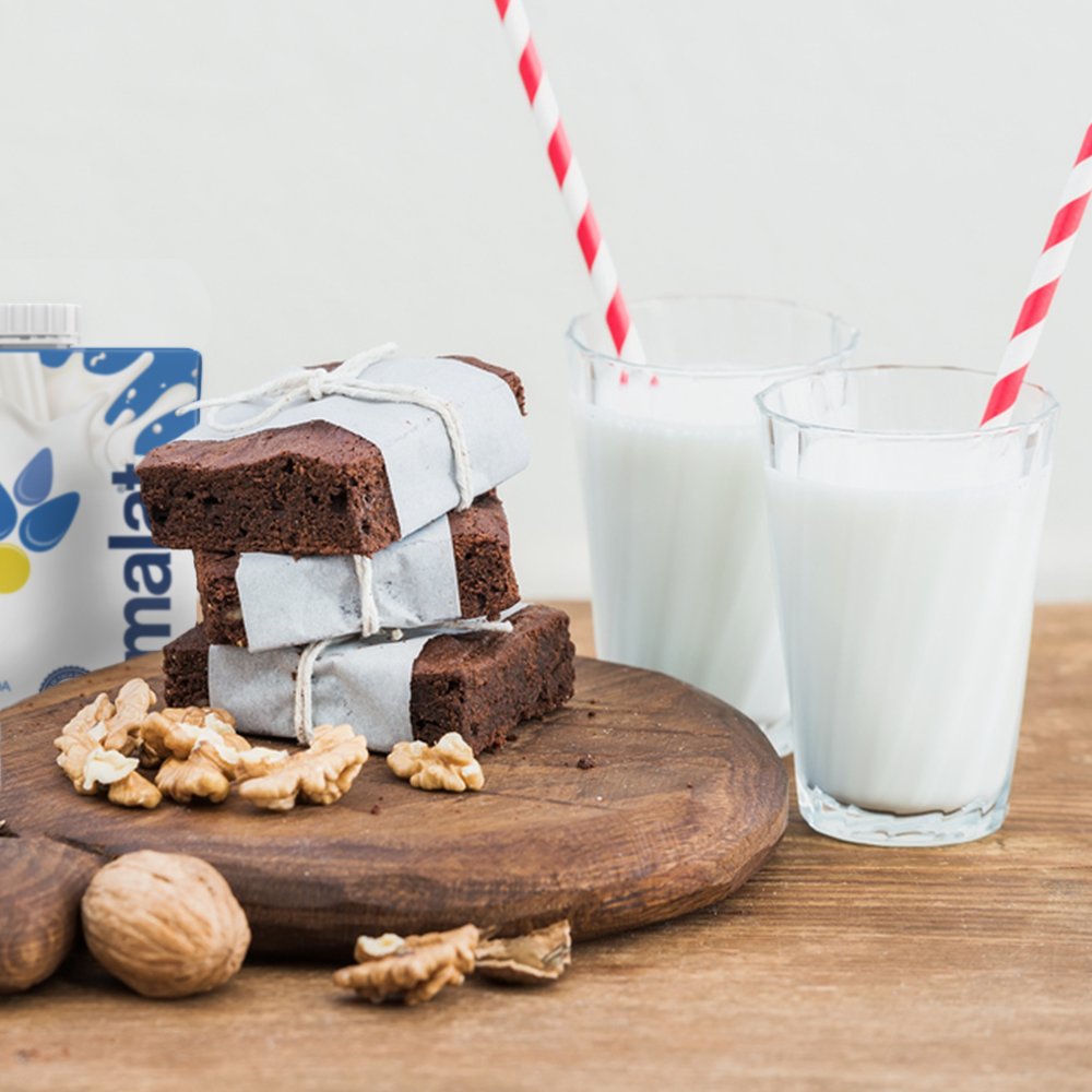 La merienda es uno de los momentos más ricos del día para tus hijos. Bríndales unos deliciosos brownies acompañados con leche #Parmalat