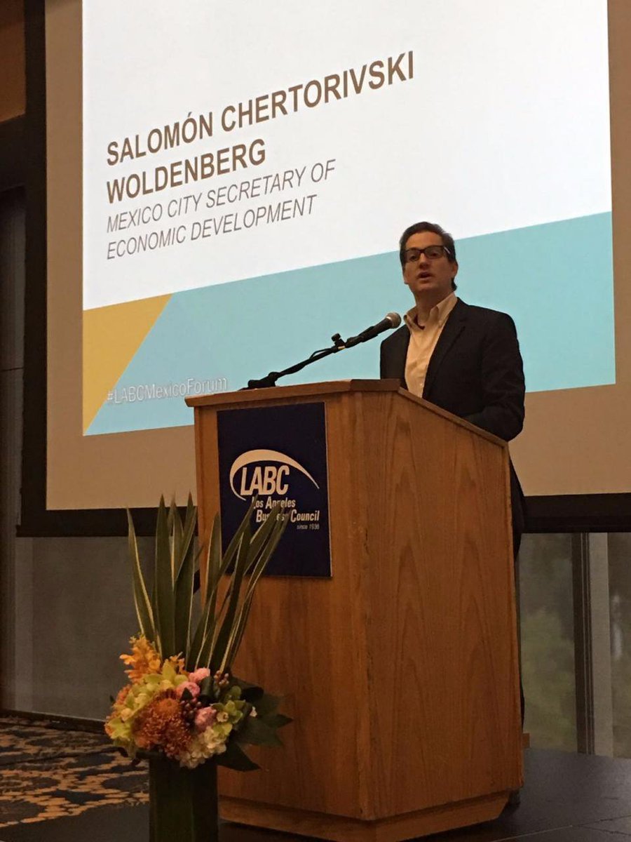 Chertorivski's tweet photo. En representación de @ManceraMiguelMX, presentando la #ConstituciónCDMX en Los Angeles Business Council @labctweets
👉https://t.co/Qh74jUVgJf https://t.co/yAGbDOgM1t