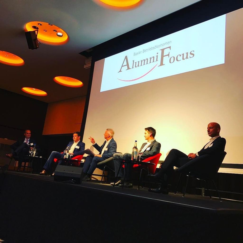 mdallavecchia's tweet photo. #Paymenttalk am #alumni #event @fhnwbusiness #BGG neues #buzzword #DeCashing der Abschied vom #Bargeld https://t.co/4QyyNZHZob https://t.co/bWFTHfjZqF