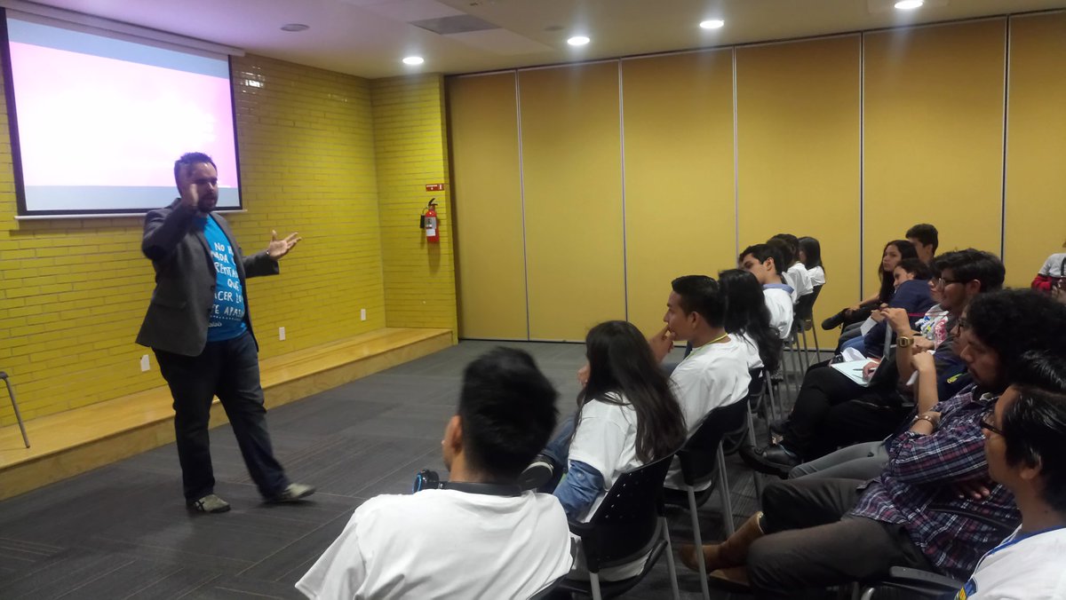 UNAM_Mobile's tweet photo. Platica del emprendimiento social #HackUNAM #medioambiente  #delcerrojuan #disrruptivo https://t.co/zxontfhNX9