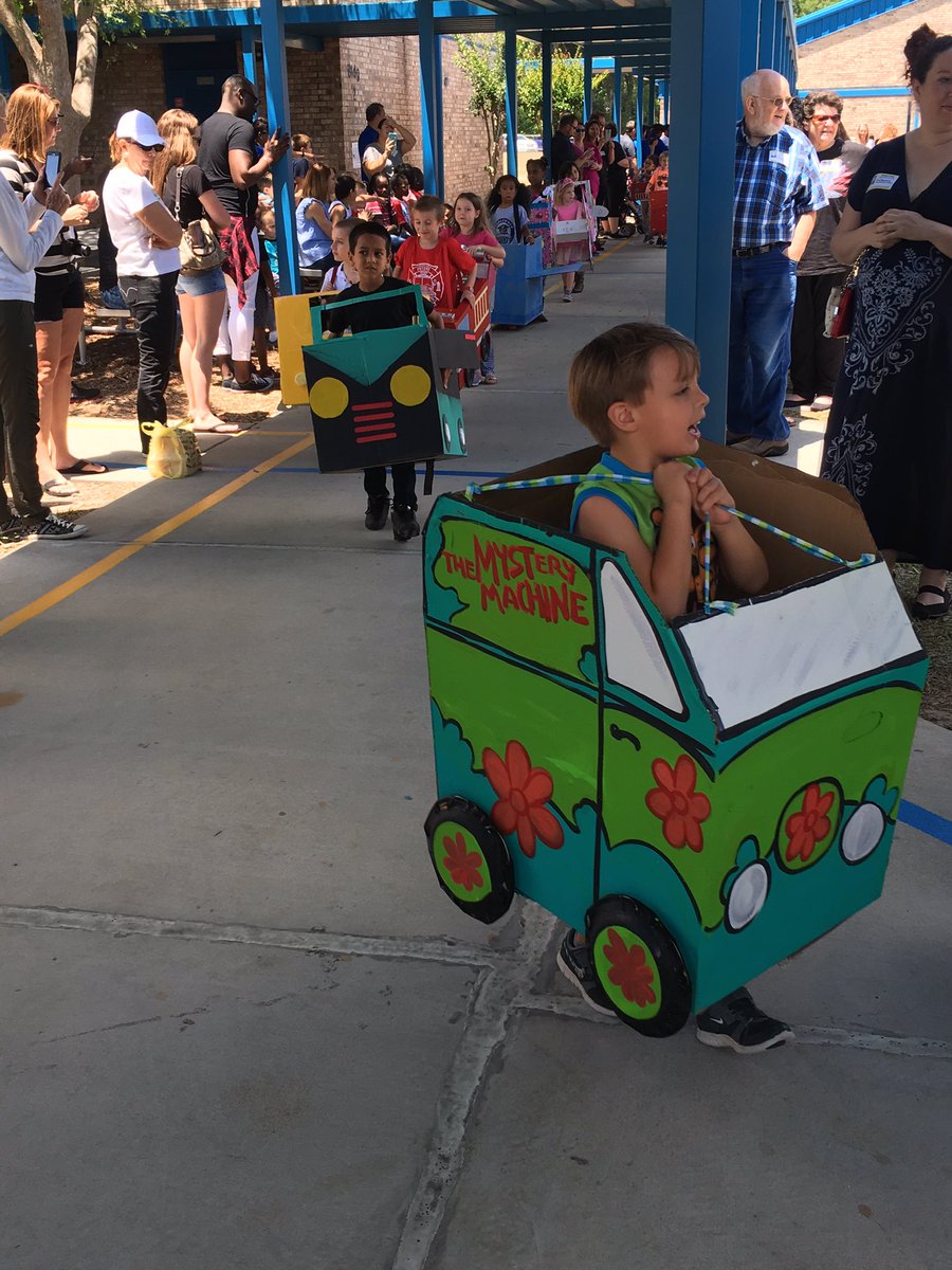 MustangMoments's tweet photo. Transportation parade at MWE. https://t.co/VURqzqFTWy