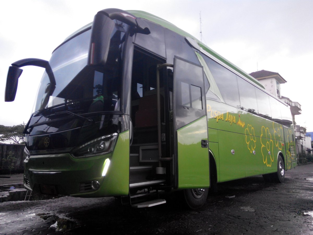 nizarzainury's tweet image. Baru SR2 puspa jaya at pool jogja #puspajaya #bismania #legacysr2 @Ayonaikbiscom @SukaFotoBis @Bismen48 @mobilkomersial @karoseriID